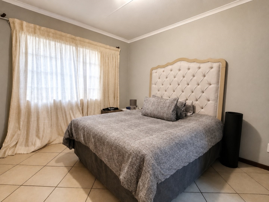 2 Bedroom Property for Sale in Monavoni Gauteng