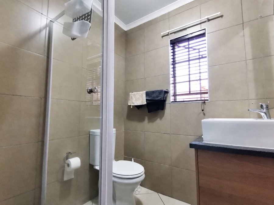 2 Bedroom Property for Sale in Monavoni Gauteng