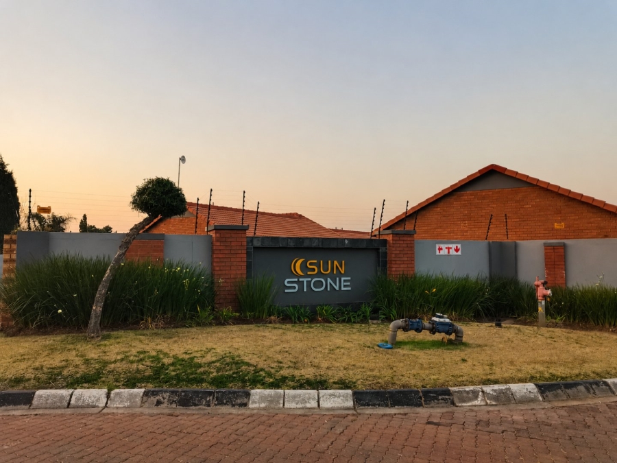 2 Bedroom Property for Sale in Monavoni Gauteng