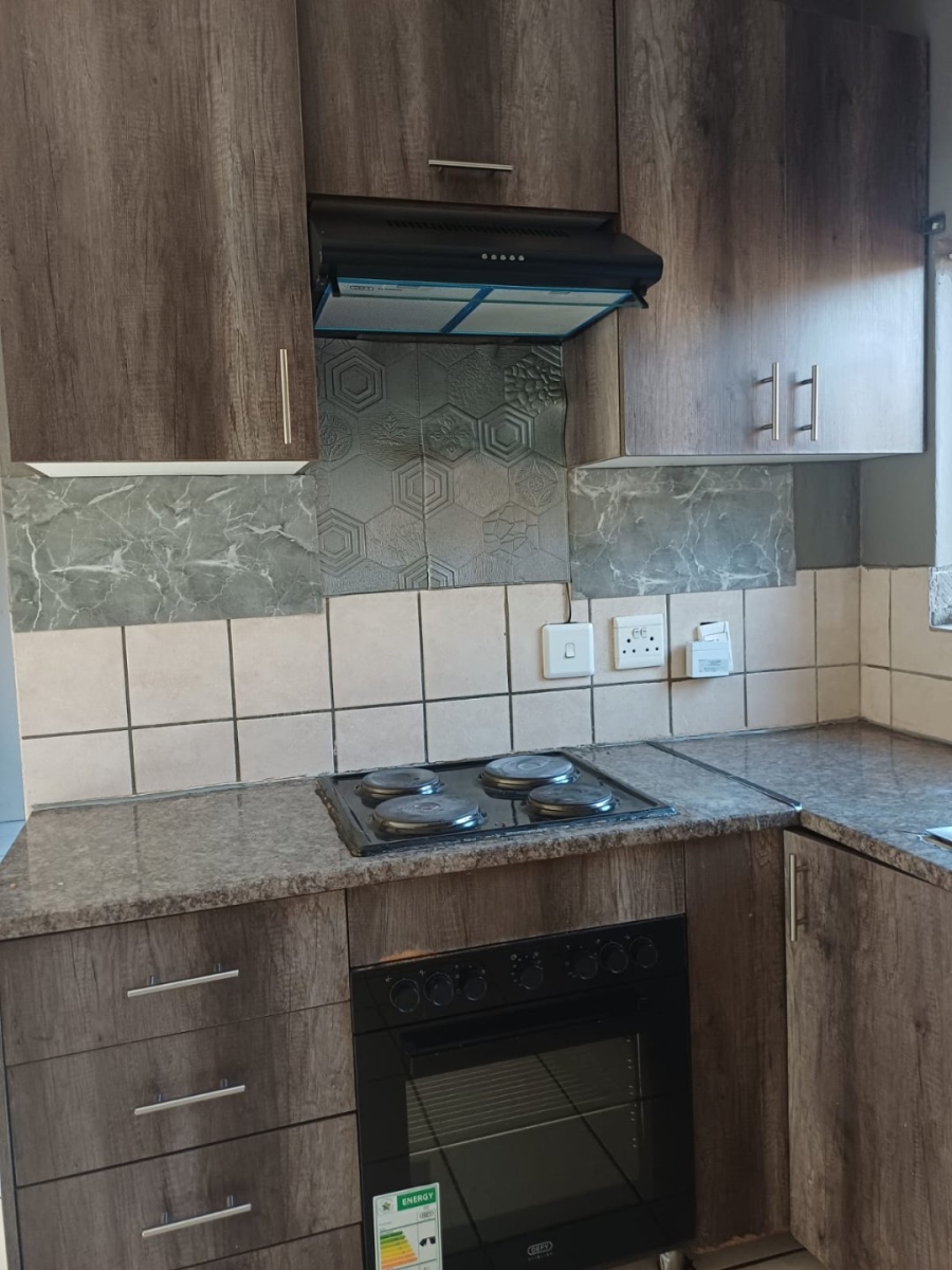 2 Bedroom Property for Sale in Meredale Gauteng