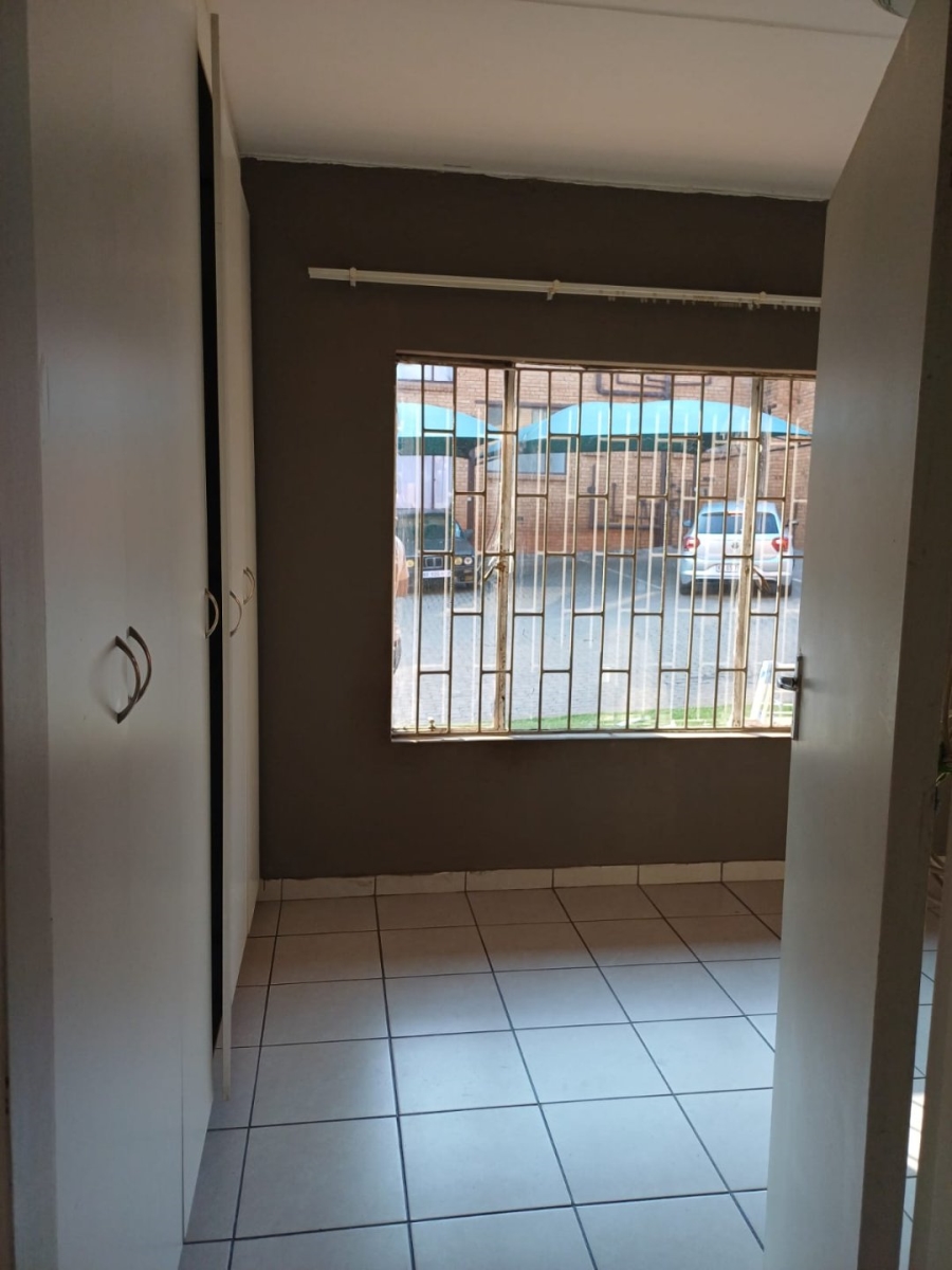 2 Bedroom Property for Sale in Meredale Gauteng