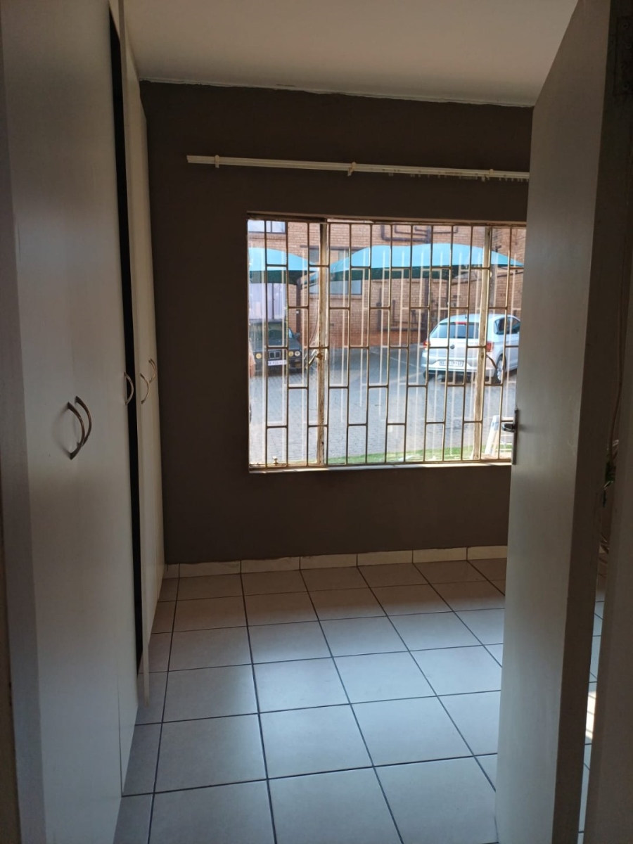 2 Bedroom Property for Sale in Meredale Gauteng