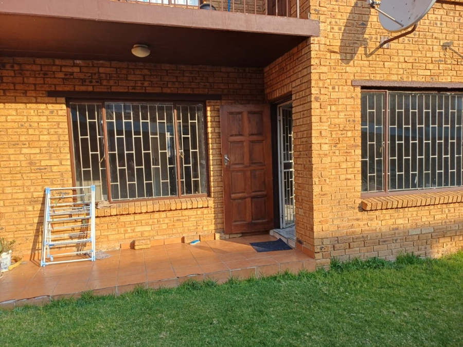 2 Bedroom Property for Sale in Meredale Gauteng