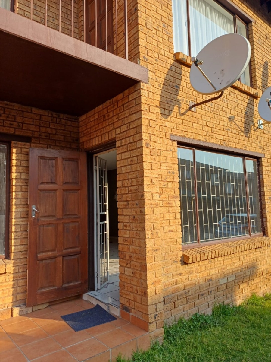 2 Bedroom Property for Sale in Meredale Gauteng