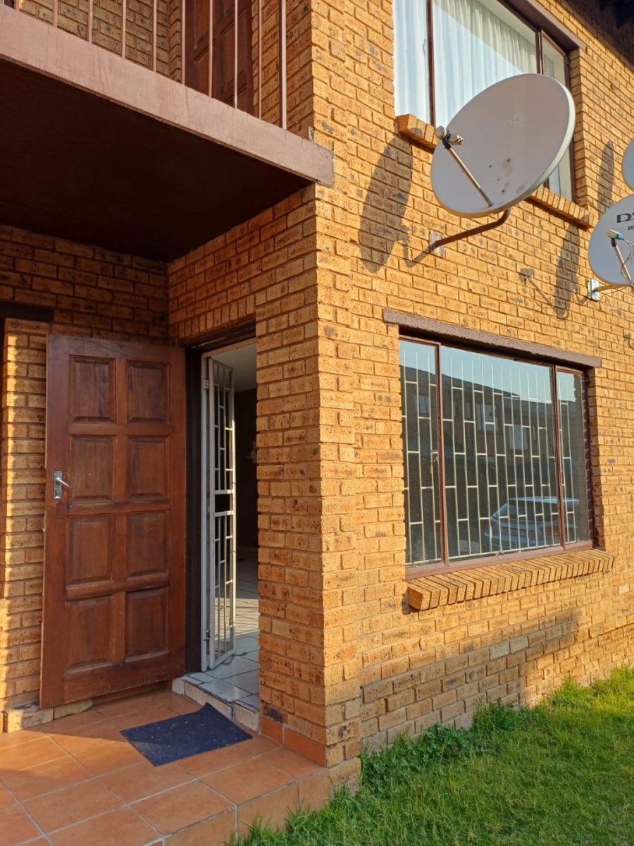 2 Bedroom Property for Sale in Meredale Gauteng
