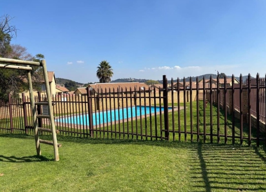 2 Bedroom Property for Sale in Meredale Gauteng