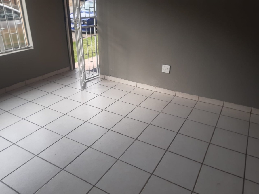 2 Bedroom Property for Sale in Meredale Gauteng