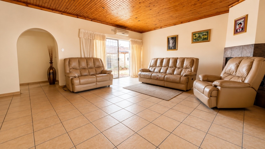 4 Bedroom Property for Sale in Three Rivers Gauteng