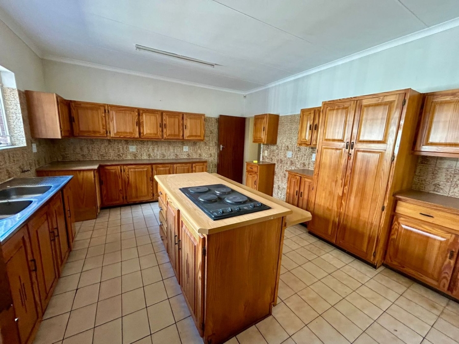 6 Bedroom Property for Sale in Florauna Gauteng