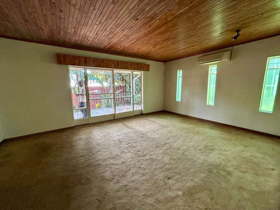 6 Bedroom Property for Sale in Florauna Gauteng