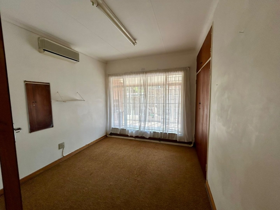 6 Bedroom Property for Sale in Florauna Gauteng
