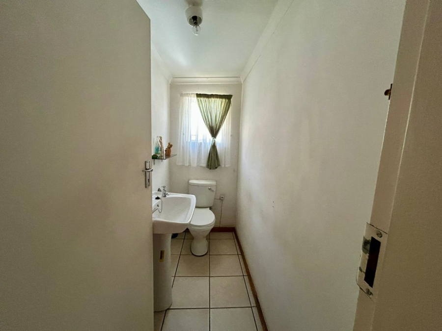 6 Bedroom Property for Sale in Florauna Gauteng