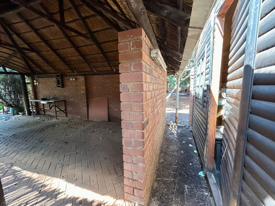 6 Bedroom Property for Sale in Florauna Gauteng