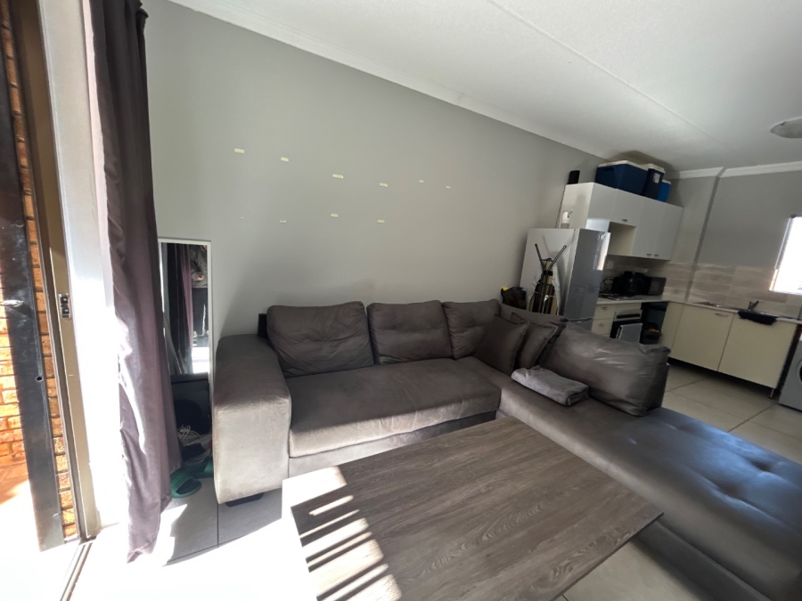 To Let 1 Bedroom Property for Rent in Blue Hills Gauteng
