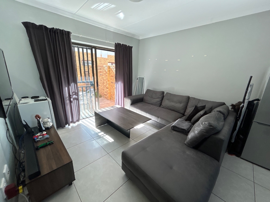 To Let 1 Bedroom Property for Rent in Blue Hills Gauteng
