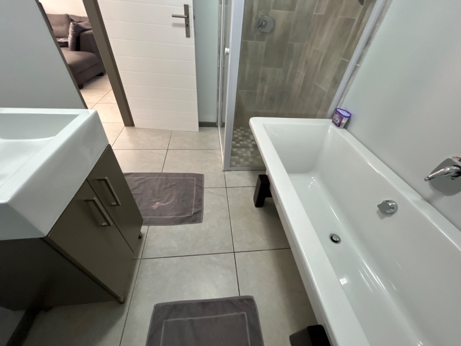 To Let 1 Bedroom Property for Rent in Blue Hills Gauteng