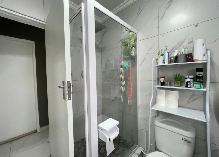 2 Bedroom Property for Sale in Noordwyk Gauteng