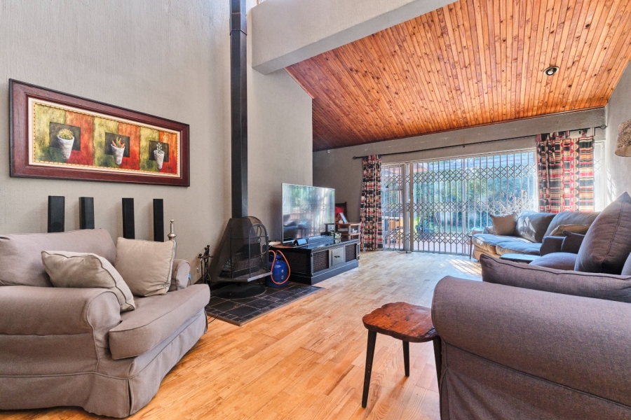 To Let 4 Bedroom Property for Rent in Fairland Gauteng