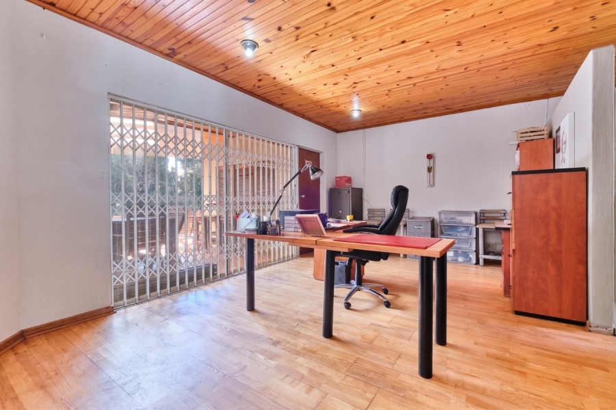 To Let 4 Bedroom Property for Rent in Fairland Gauteng