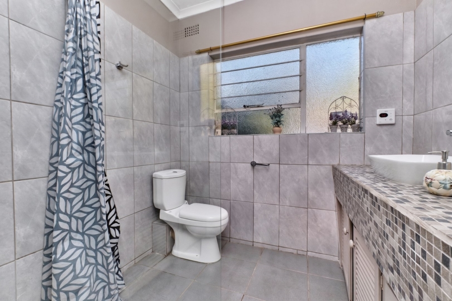 To Let 4 Bedroom Property for Rent in Fairland Gauteng