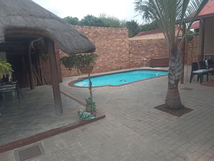 To Let 2 Bedroom Property for Rent in Parktown Estate Gauteng