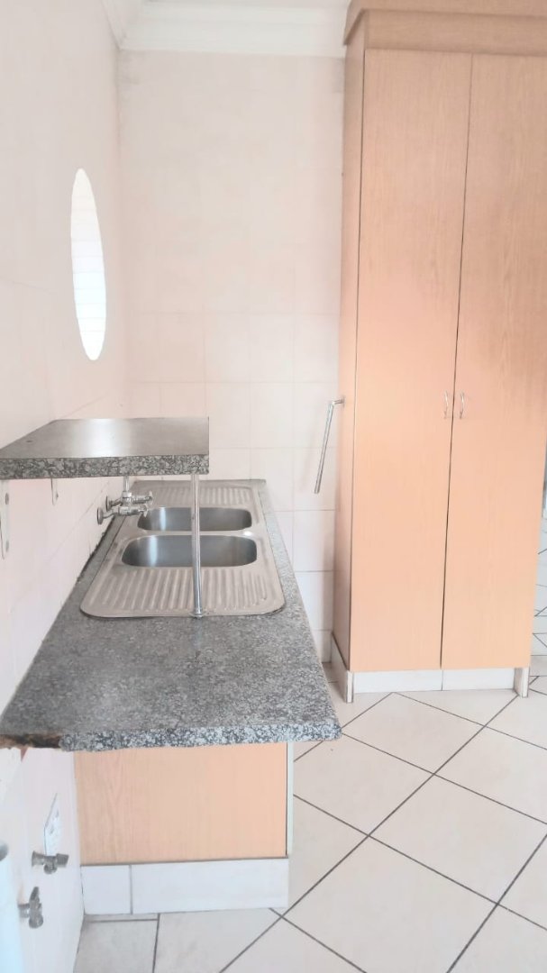 To Let 2 Bedroom Property for Rent in Parktown Estate Gauteng