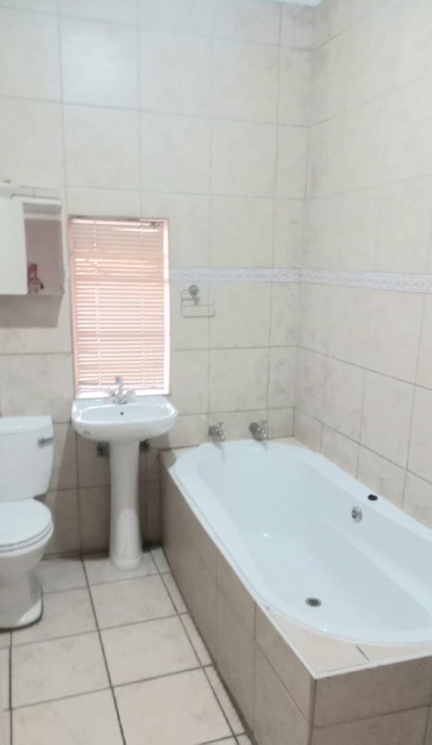 To Let 2 Bedroom Property for Rent in Parktown Estate Gauteng