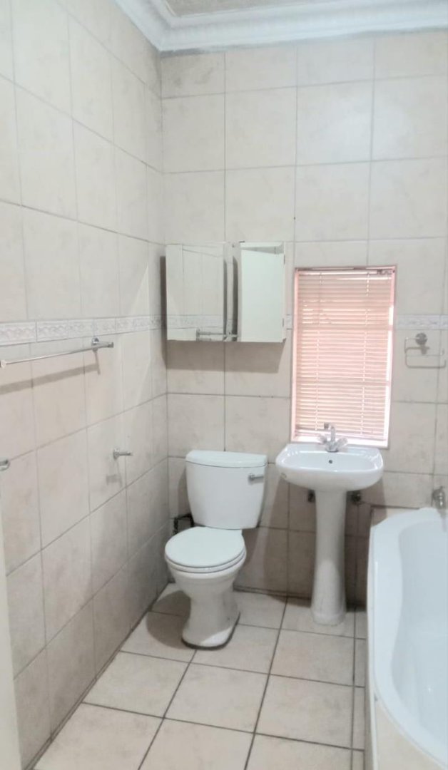 To Let 2 Bedroom Property for Rent in Parktown Estate Gauteng