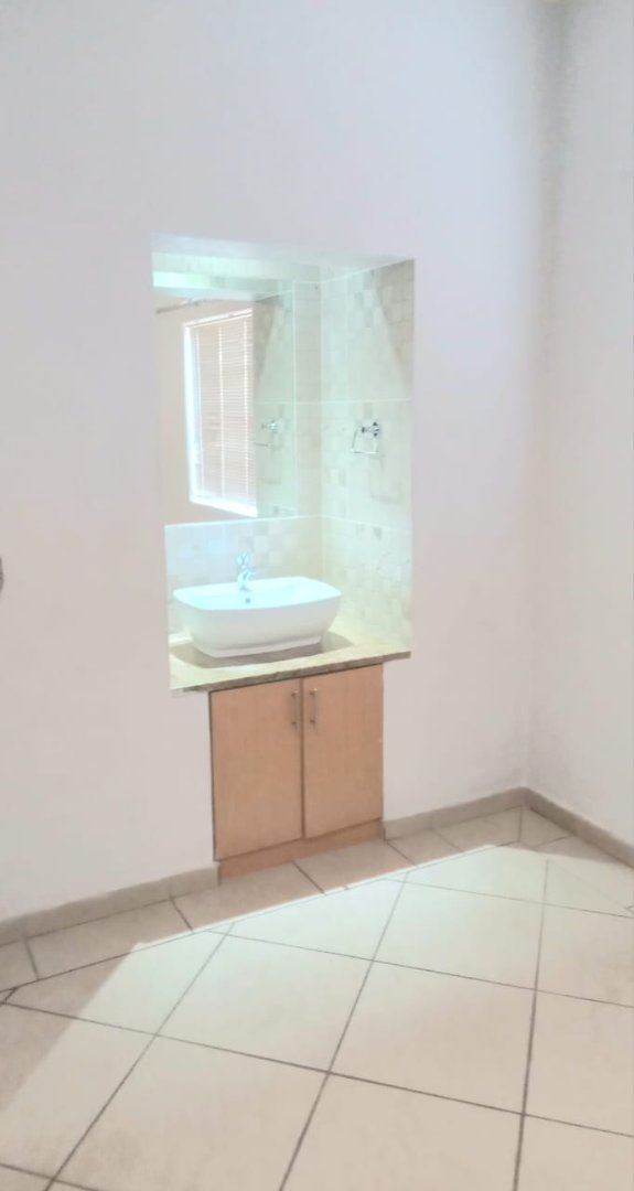 To Let 2 Bedroom Property for Rent in Parktown Estate Gauteng