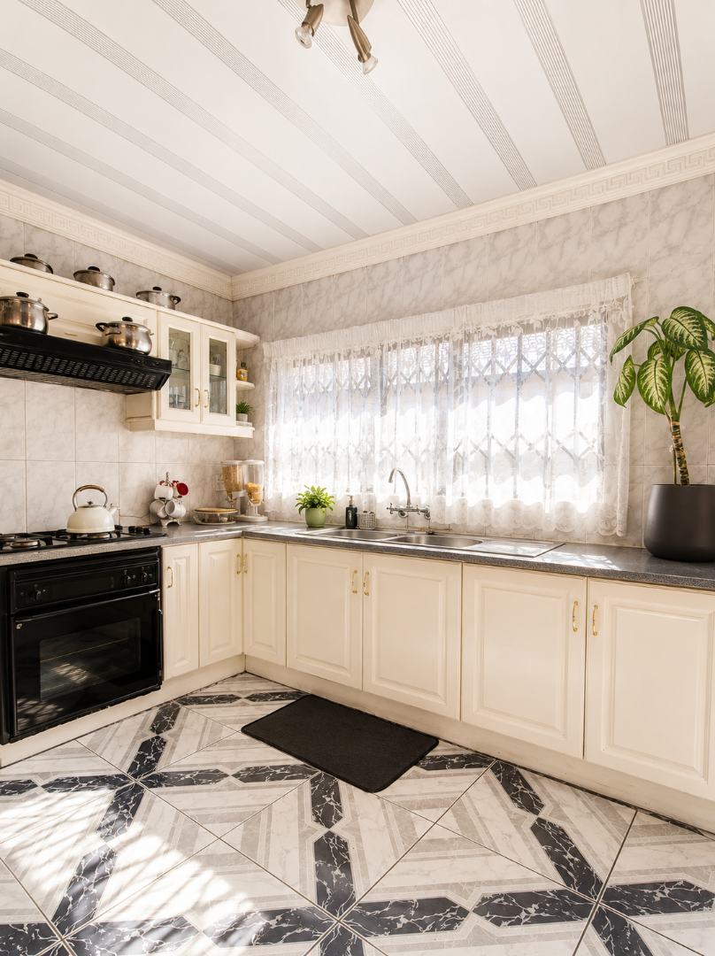 5 Bedroom Property for Sale in Diepkloof Gauteng