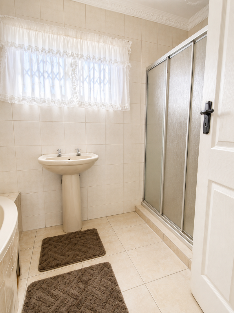 5 Bedroom Property for Sale in Diepkloof Gauteng