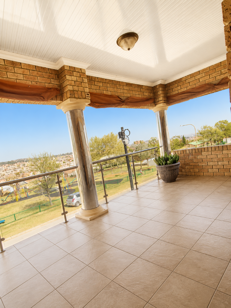 5 Bedroom Property for Sale in Diepkloof Gauteng