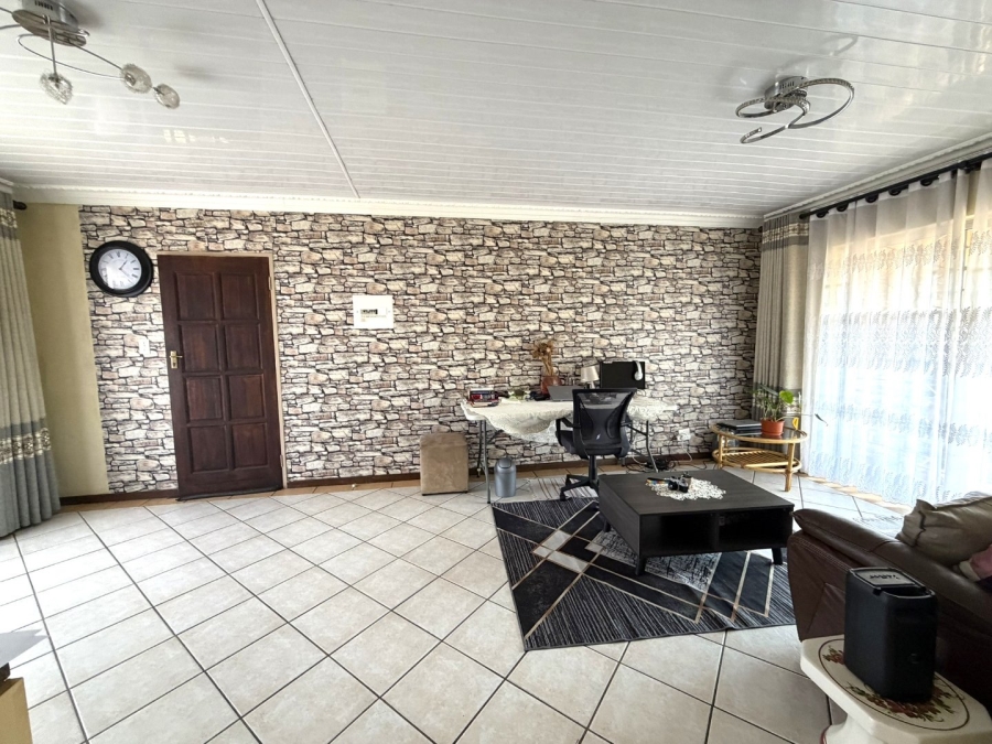 2 Bedroom Property for Sale in Die Hoewes Gauteng