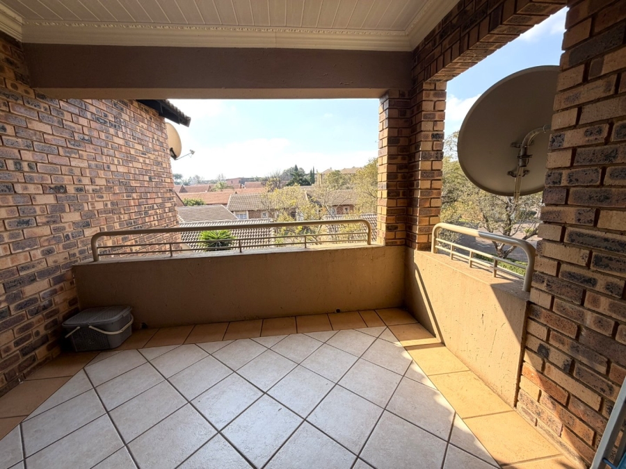 2 Bedroom Property for Sale in Die Hoewes Gauteng