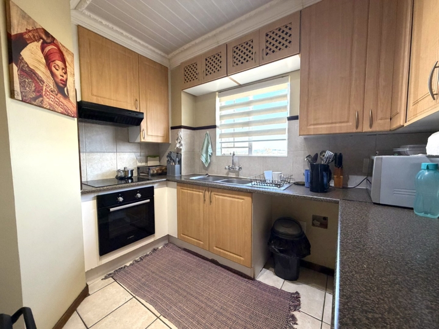 2 Bedroom Property for Sale in Die Hoewes Gauteng