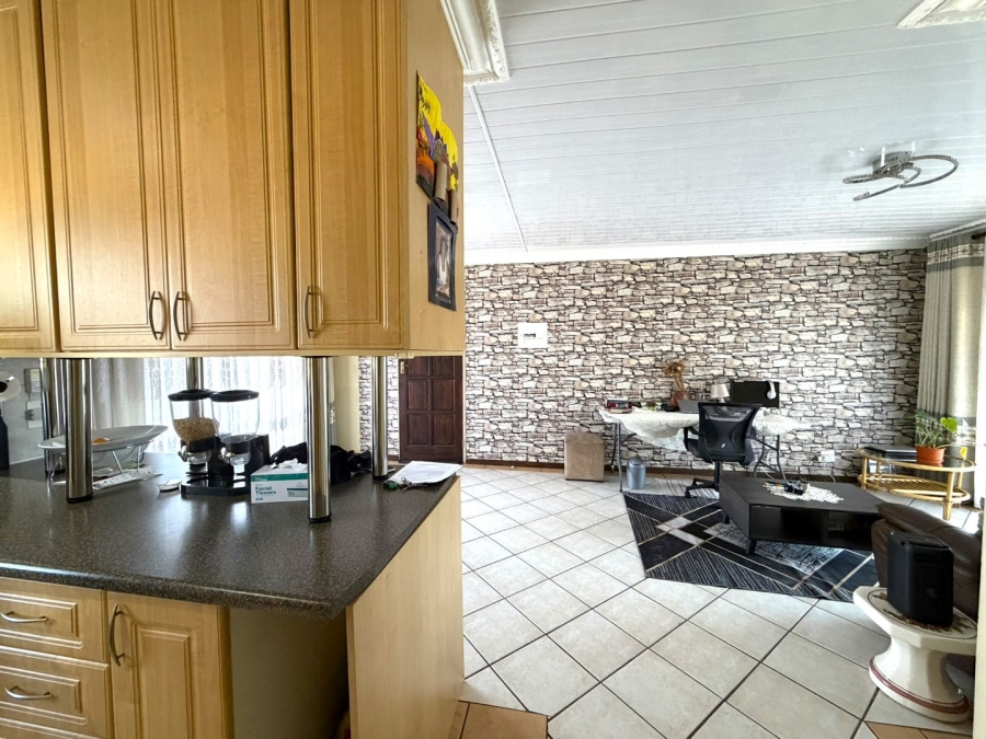 2 Bedroom Property for Sale in Die Hoewes Gauteng