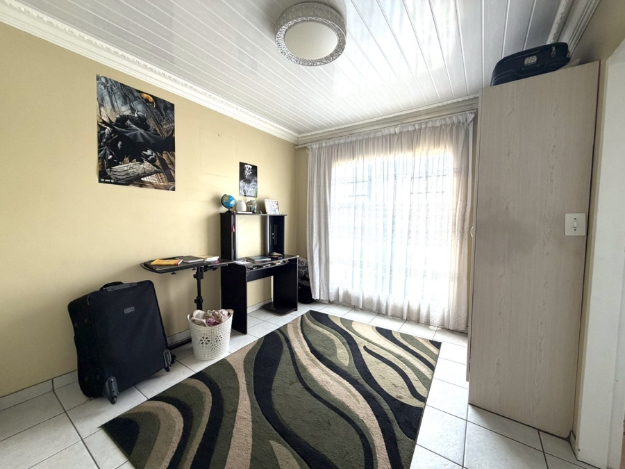 2 Bedroom Property for Sale in Die Hoewes Gauteng
