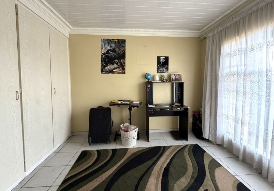 2 Bedroom Property for Sale in Die Hoewes Gauteng