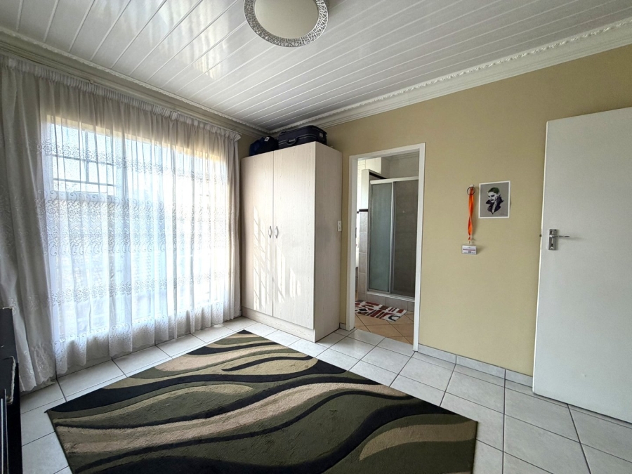2 Bedroom Property for Sale in Die Hoewes Gauteng