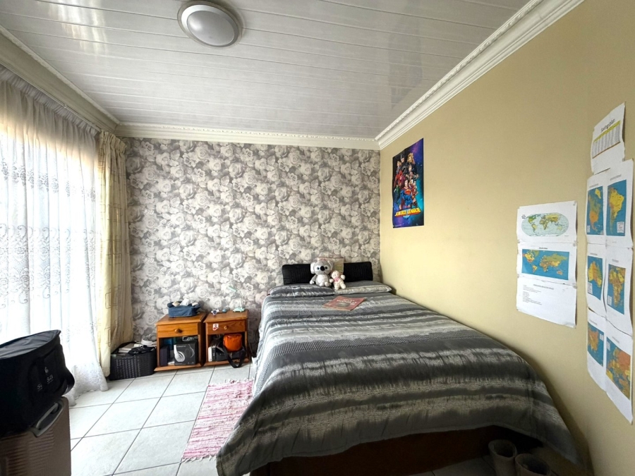 2 Bedroom Property for Sale in Die Hoewes Gauteng