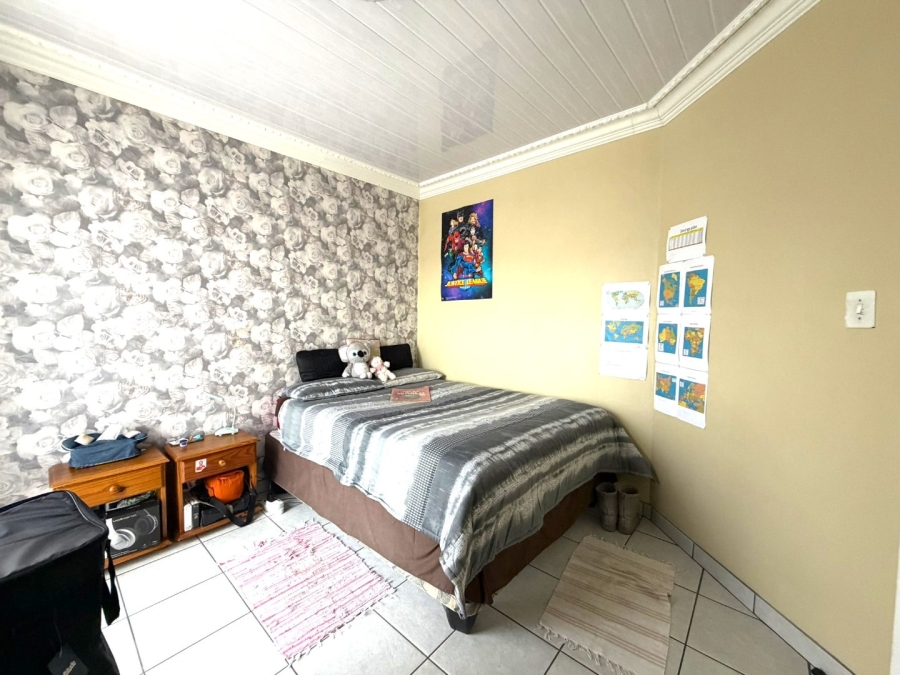 2 Bedroom Property for Sale in Die Hoewes Gauteng