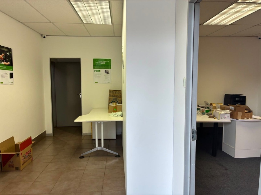 To Let Commercial Property for Rent in Driehoek Gauteng