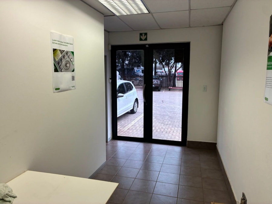 To Let Commercial Property for Rent in Driehoek Gauteng