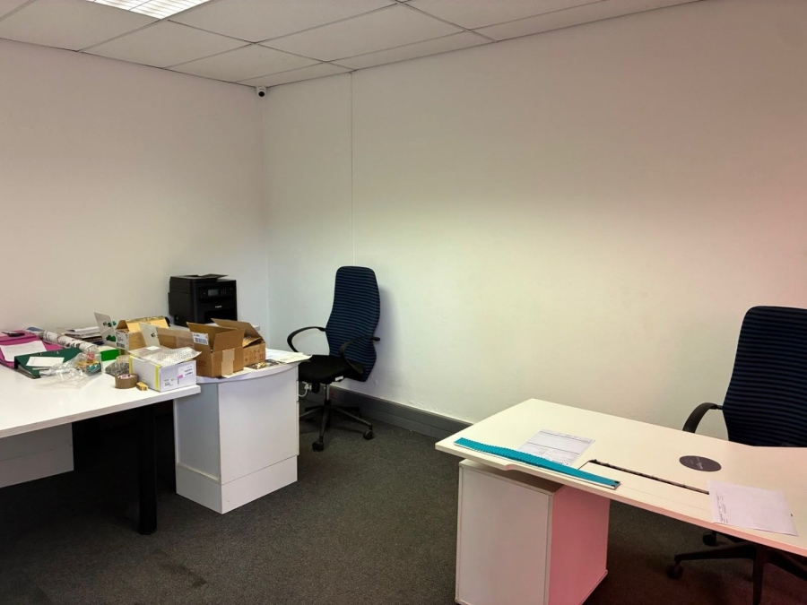 To Let Commercial Property for Rent in Driehoek Gauteng