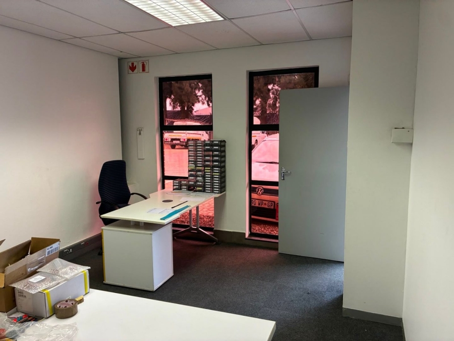 To Let Commercial Property for Rent in Driehoek Gauteng