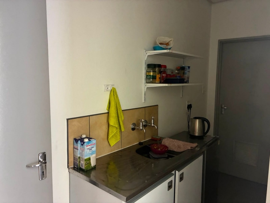 To Let Commercial Property for Rent in Driehoek Gauteng