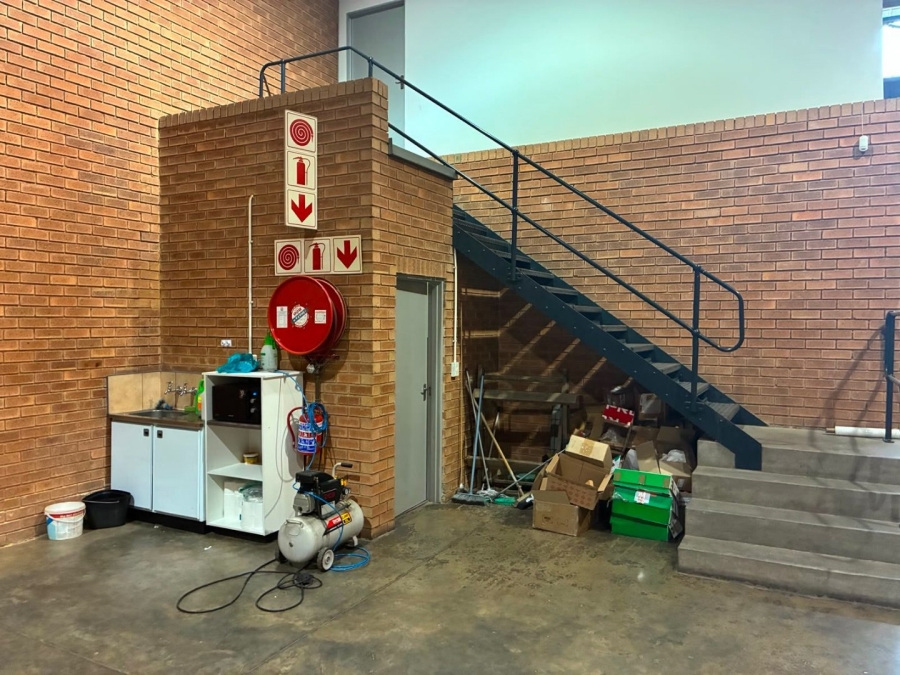 To Let Commercial Property for Rent in Driehoek Gauteng