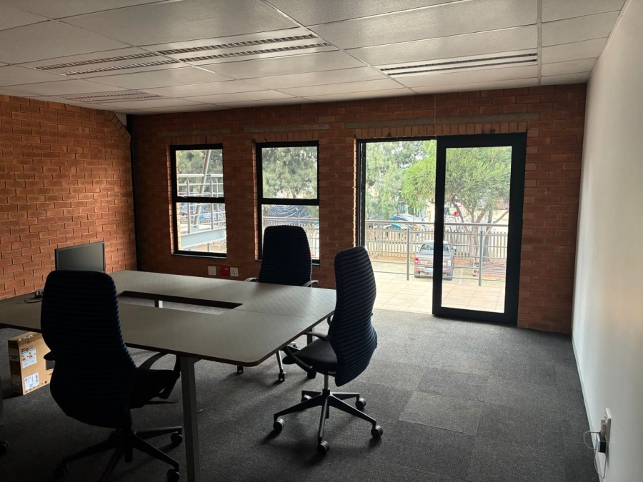 To Let Commercial Property for Rent in Driehoek Gauteng