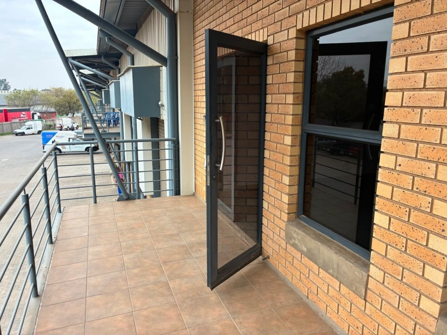 To Let Commercial Property for Rent in Driehoek Gauteng