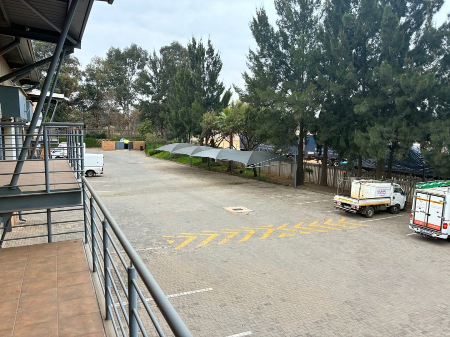 To Let Commercial Property for Rent in Driehoek Gauteng